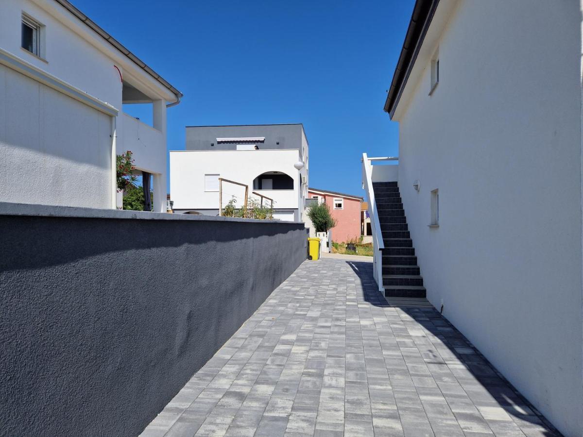 Apartment Deak