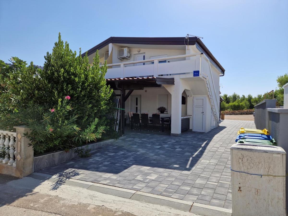 Apartment Deak