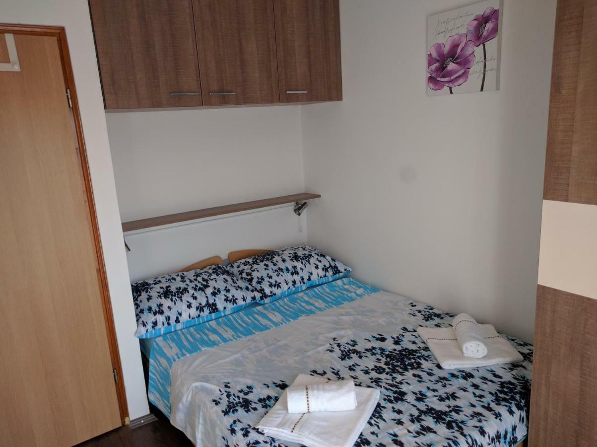 Apartment Deak